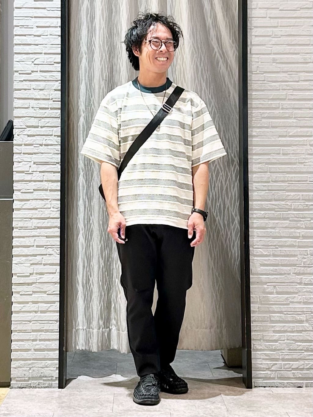 KENJI Iさんの「THE SHOP TK｜変形ボーダー半袖Tシャツ【洗濯機OK】」を使ったコーディネート