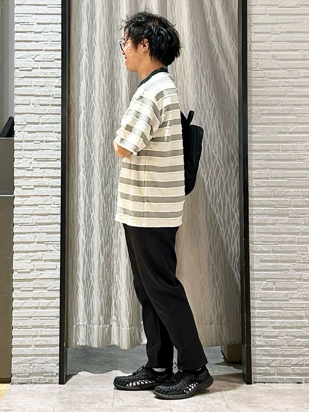 KENJI Iさんの「THE SHOP TK｜変形ボーダー半袖Tシャツ【洗濯機OK】」を使ったコーディネート