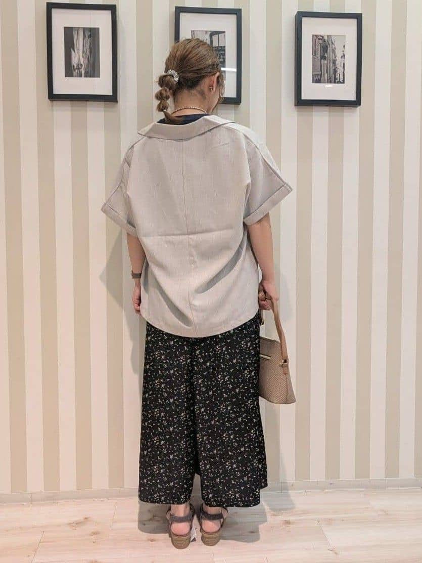 otaさんの「SHOO･LA･RUE｜【S-LL/ひんやり/UV】選べる6柄でそれぞれ欲しくなる プリントTシャツ」を使ったコーディネート