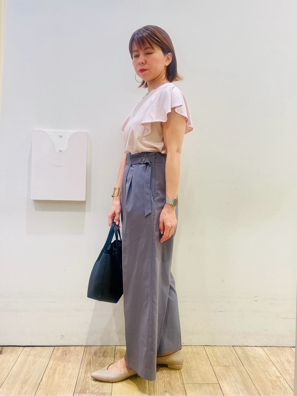 YUKOさんの「index｜《美人百花掲載／XS-3Lサイズ》フレアスリーブバックシャントップス【接触冷感／UVケア／洗濯機洗い」を使ったコーディネート