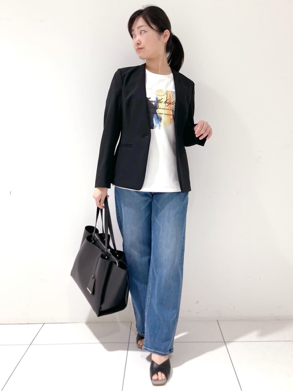momokoさんの「INDIVI｜【定番スーツ／UVケア／洗える】ウール調ノーカラージャケット」を使ったコーディネート