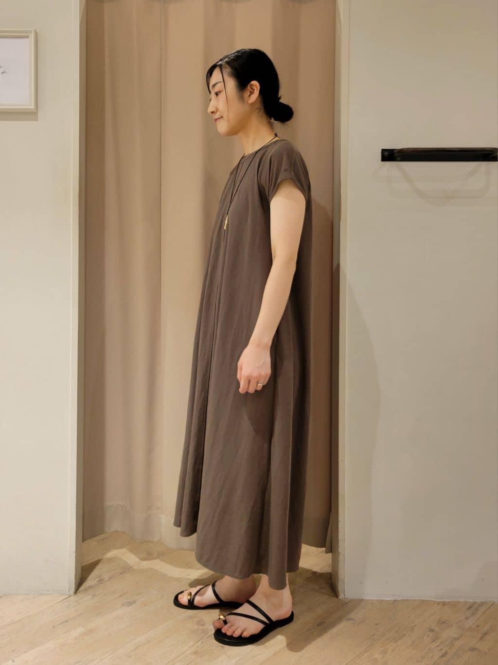 いそさんの「grove｜軽やかに羽織れて、きちんと見え ハーフスリーブテーラードジャケット」を使ったコーディネート