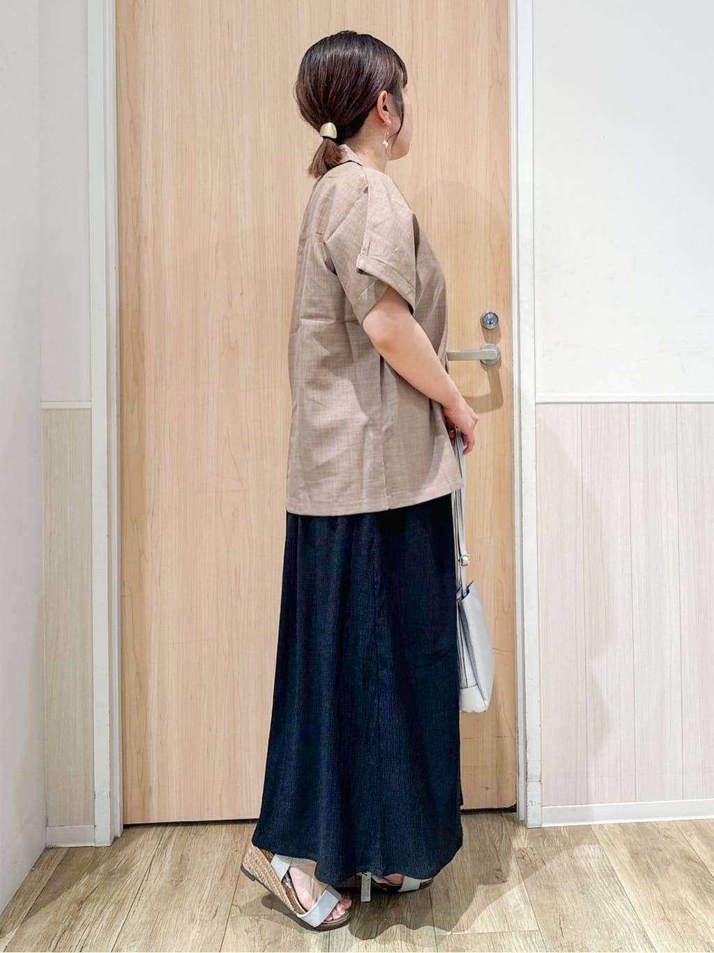 mimoさんの「SHOO･LA･RUE｜【前後2WAY】さらりと大人上品に 楊柳フレンチワンピース」を使ったコーディネート