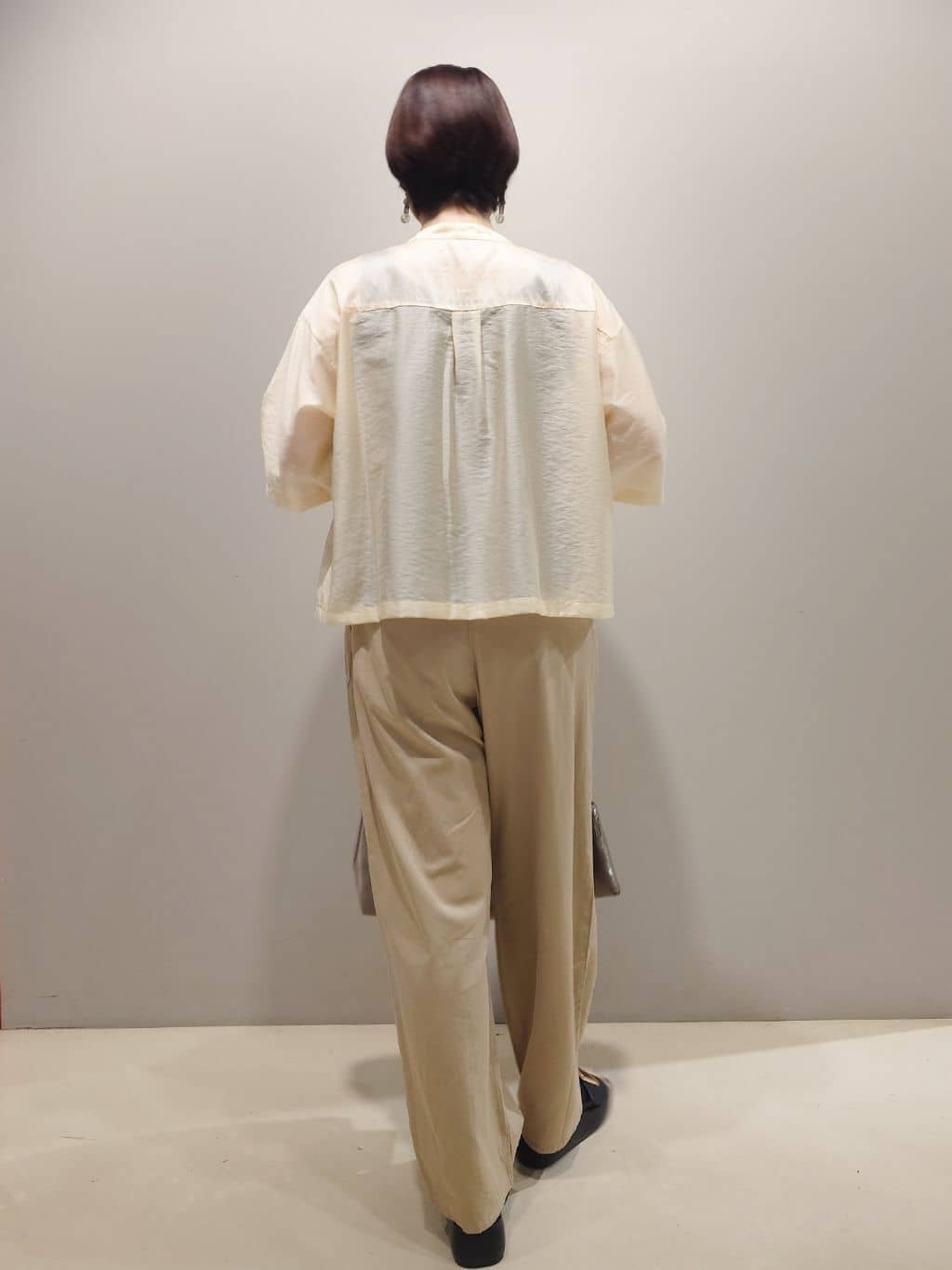 me：)さんの「OPAQUE.CLIP｜シアーダブルポケットシャツ【洗濯機洗い可】」を使ったコーディネート