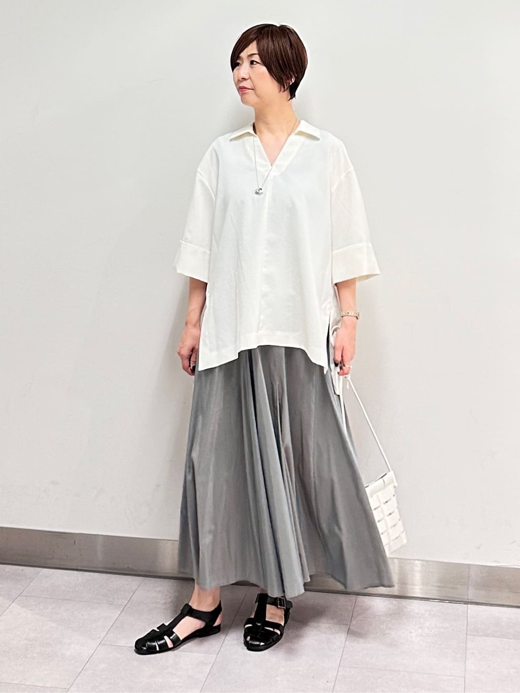 みなこさんの「UNTITLED｜【UVカット/接触冷感/吸水速乾/ゆったり】V開きネックシャツ」を使ったコーディネート
