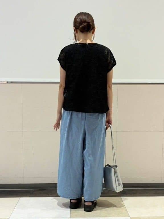 ジュンさんの「SHOO･LA･RUE｜【2点セット】刺繍レーストップス」を使ったコーディネート