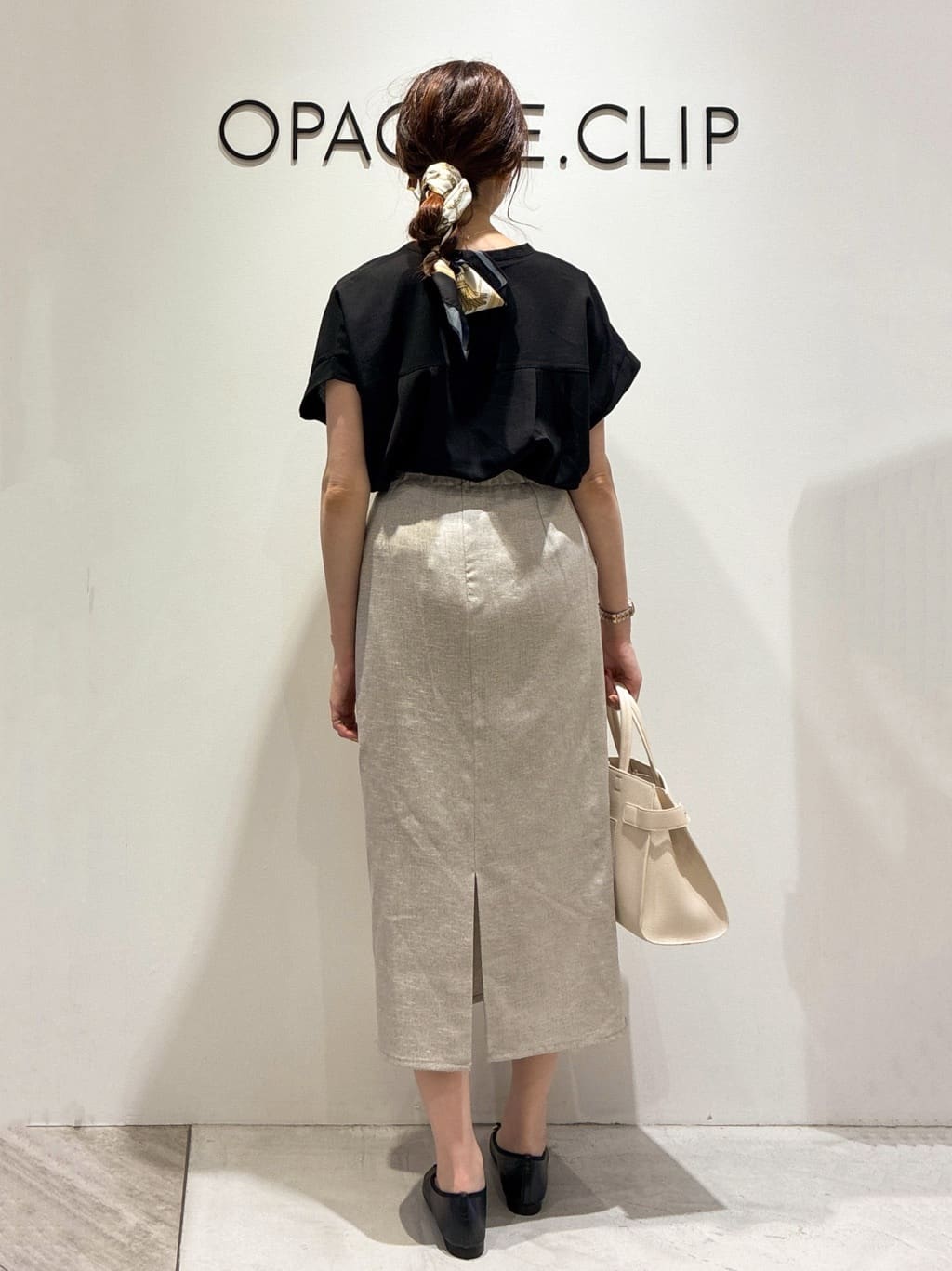 もんちゃんさんの「OPAQUE.CLIP｜《7色展開／SS-LLサイズ》ストレッチスキッパーブラウス／セットアップ対応【洗濯機洗い可／防シワ】」を使ったコーディネート