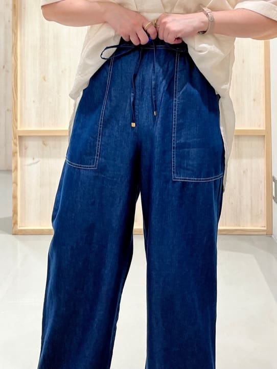 nakoさんの「THE SHOP TK｜デニムイージーワイドパンツ【洗える】」を使ったコーディネート