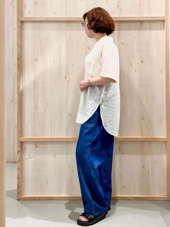 nakoさんの「THE SHOP TK｜デニムイージーワイドパンツ【洗える】」を使ったコーディネート