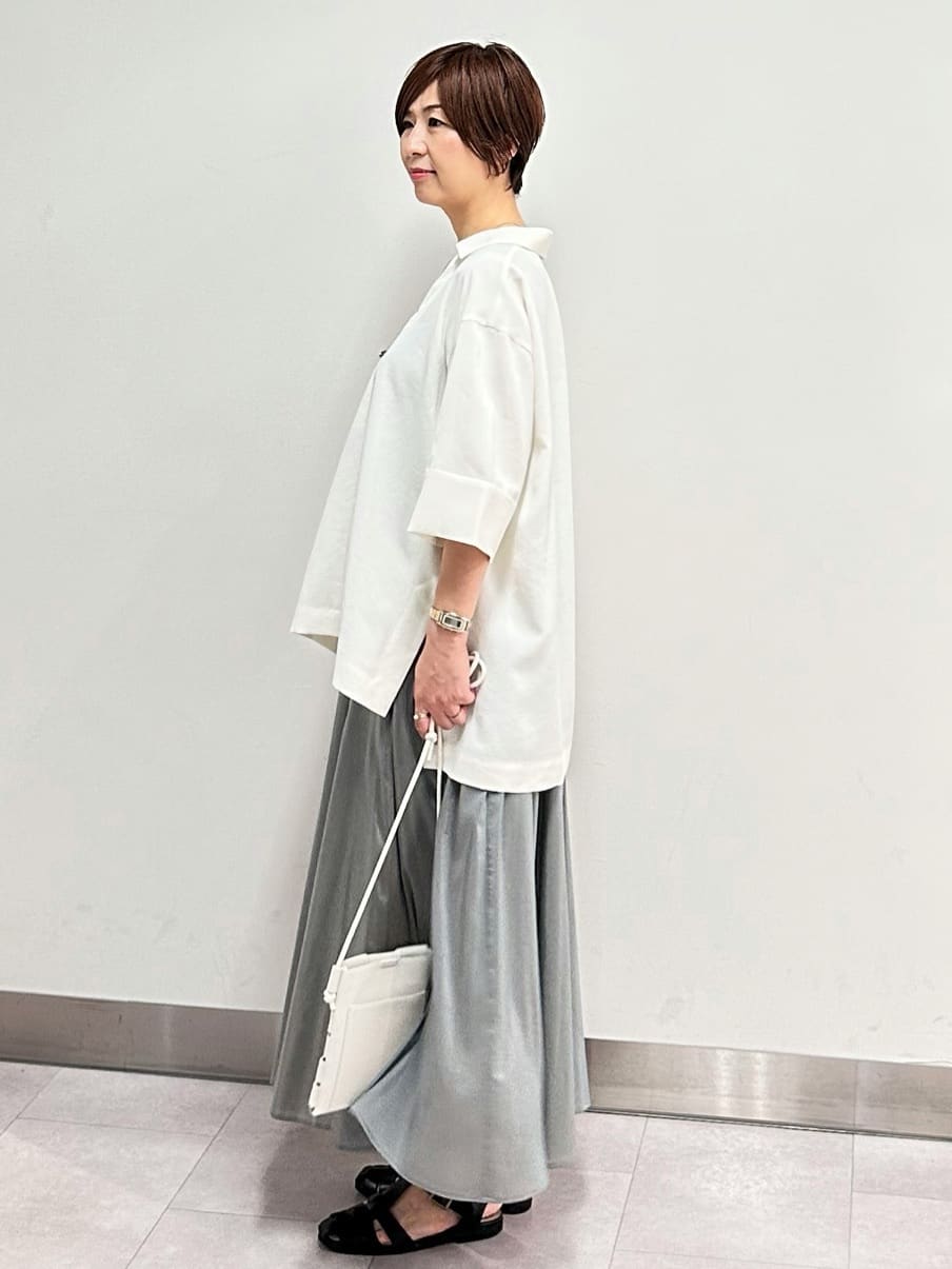 みなこさんの「UNTITLED｜【UVカット/接触冷感/吸水速乾/ゆったり】V開きネックシャツ」を使ったコーディネート