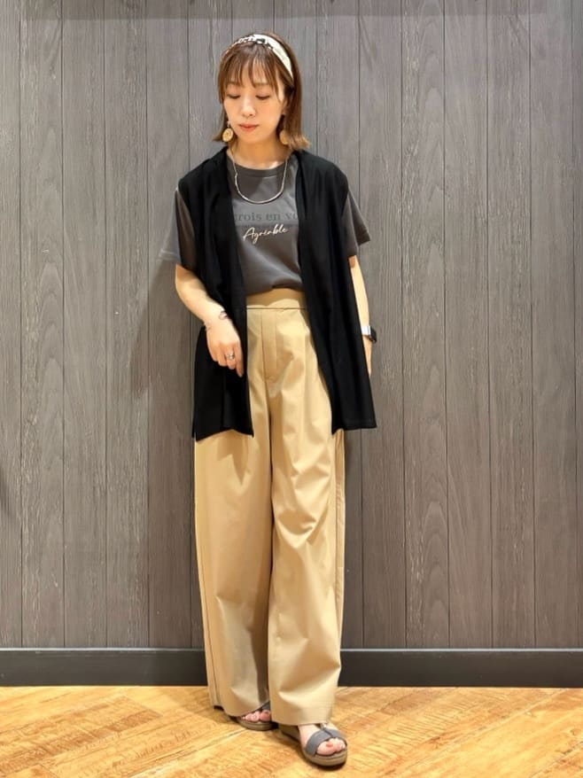 meiさんの「SHOO･LA･RUE｜【2点セット】着回しいろいろ ジレ＋ロゴTシャツ」を使ったコーディネート
