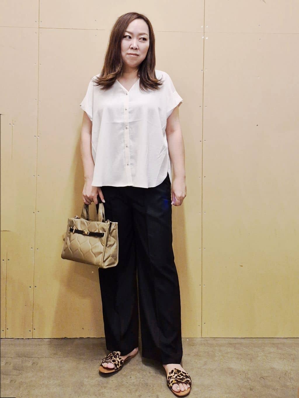 ひさえさんの「THE SHOP TK｜シアーフライスVカーデ」を使ったコーディネート