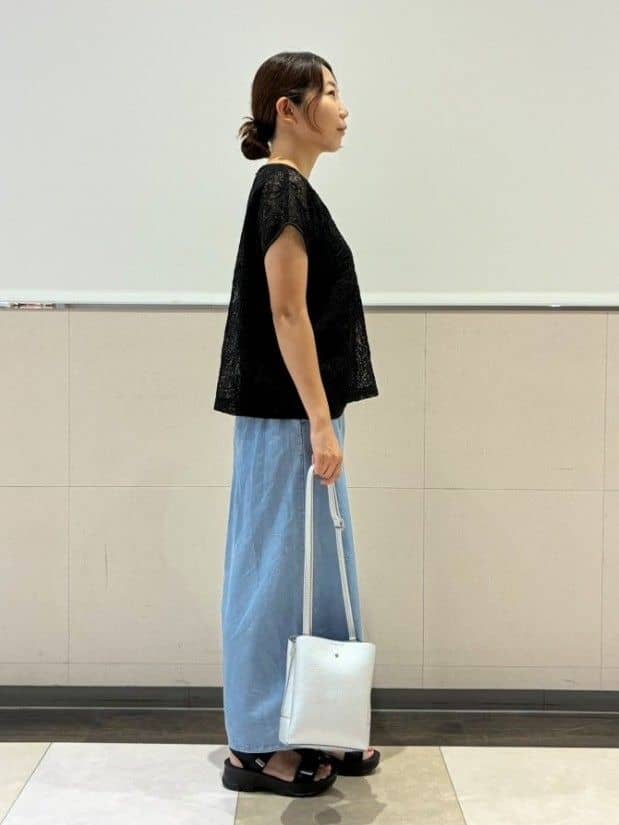 ジュンさんの「SHOO･LA･RUE｜【2点セット】刺繍レーストップス」を使ったコーディネート