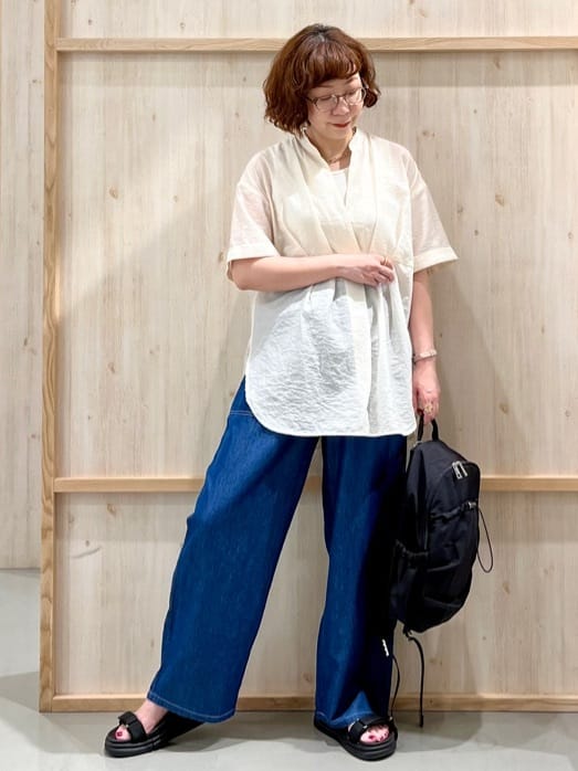 nakoさんの「THE SHOP TK｜デニムイージーワイドパンツ【洗える】」を使ったコーディネート