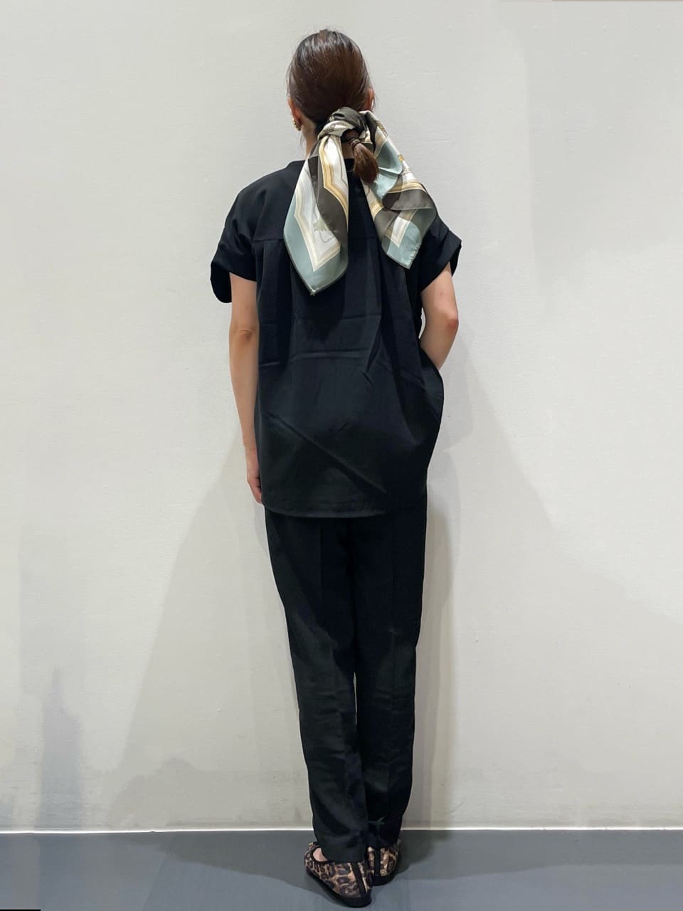 ともも。さんの「OPAQUE.CLIP｜《7色展開／SS-LLサイズ》ストレッチスキッパーブラウス／セットアップ対応【洗濯機洗い可／防シワ】」を使ったコーディネート