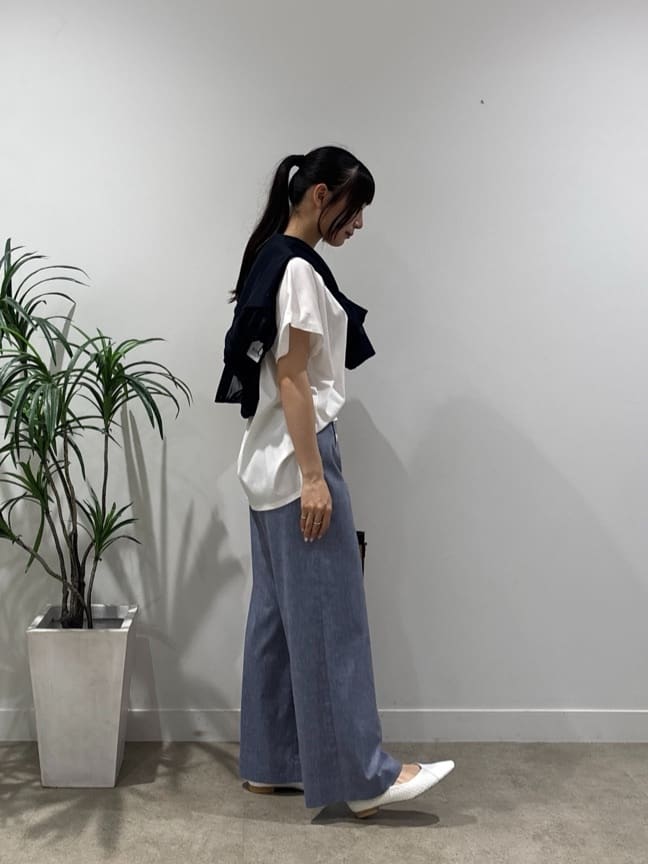 ibukiさんの「INDIVI｜【洗える／汗ジミ防止】バイカラー＆アシメヘム Tシャツ」を使ったコーディネート