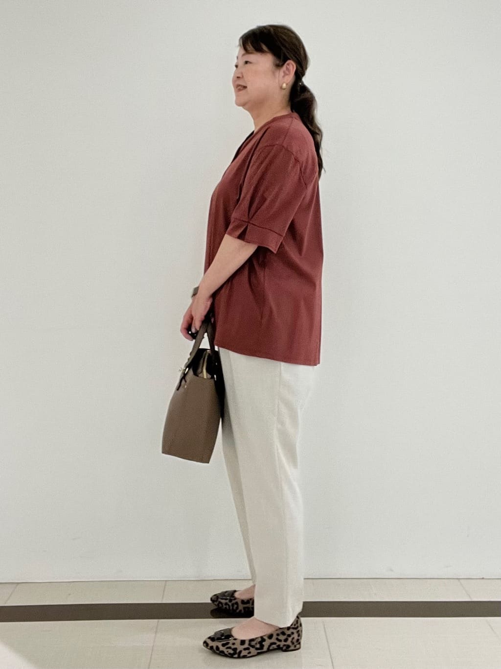Hiroさんの「Reflect｜【すっきり見え！長め丈／マシンウォッシュ可】スキッパーネックジャージトップス」を使ったコーディネート