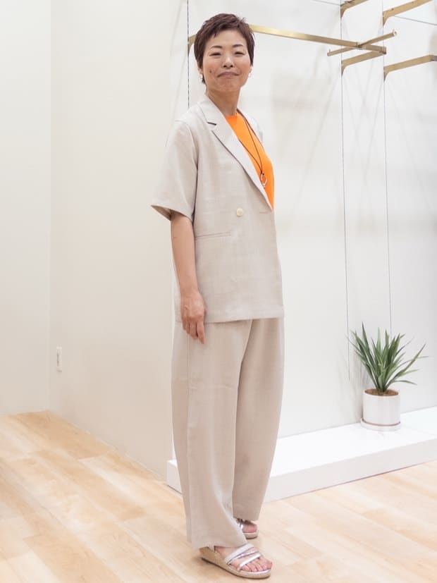 シュウコさんの「grove｜軽やかに羽織れて、きちんと見え ハーフスリーブテーラードジャケット」を使ったコーディネート