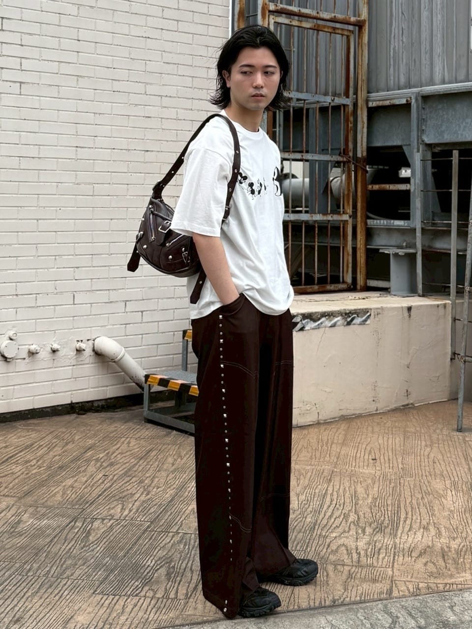 yumaさんの「tk.TAKEO KIKUCHI｜【FANCYシリーズ】スタッズクレセントショルダーバッグ」を使ったコーディネート