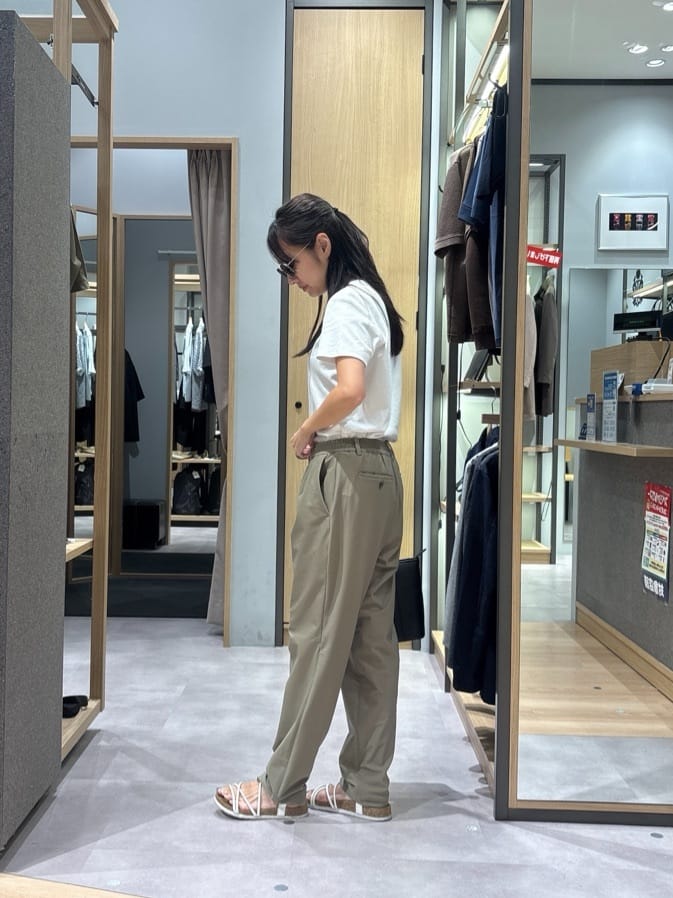 よぴさんの「TAKEO KIKUCHI｜【COOL CITY WEAR】エアートール パンツ /接触冷感・通気性」を使ったコーディネート