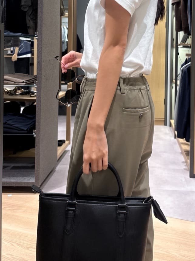 よぴさんの「TAKEO KIKUCHI｜【COOL CITY WEAR】エアートール パンツ /接触冷感・通気性」を使ったコーディネート