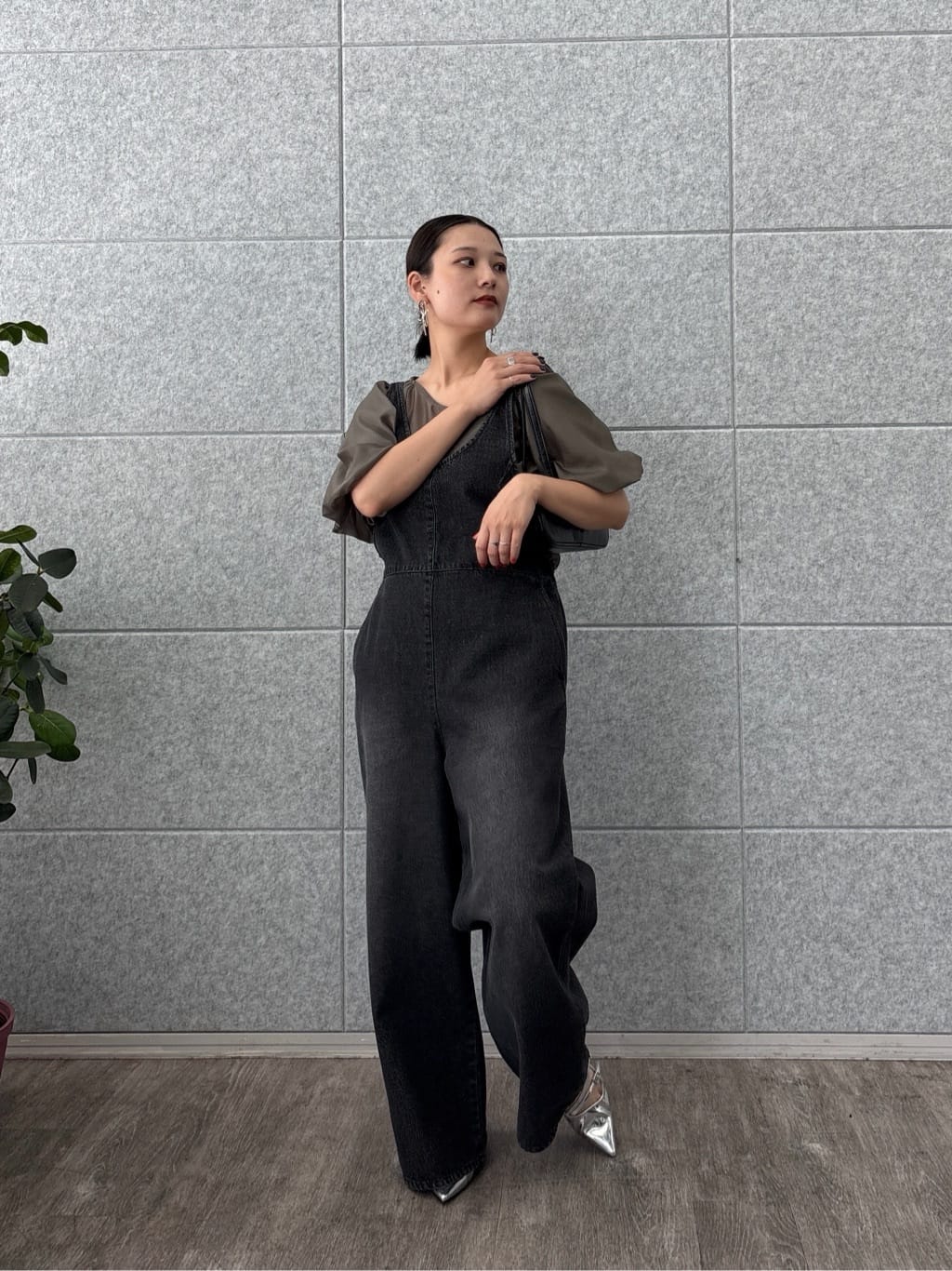 ayanoさんの「INDIVI｜ボリュームスリーブブラウス」を使ったコーディネート