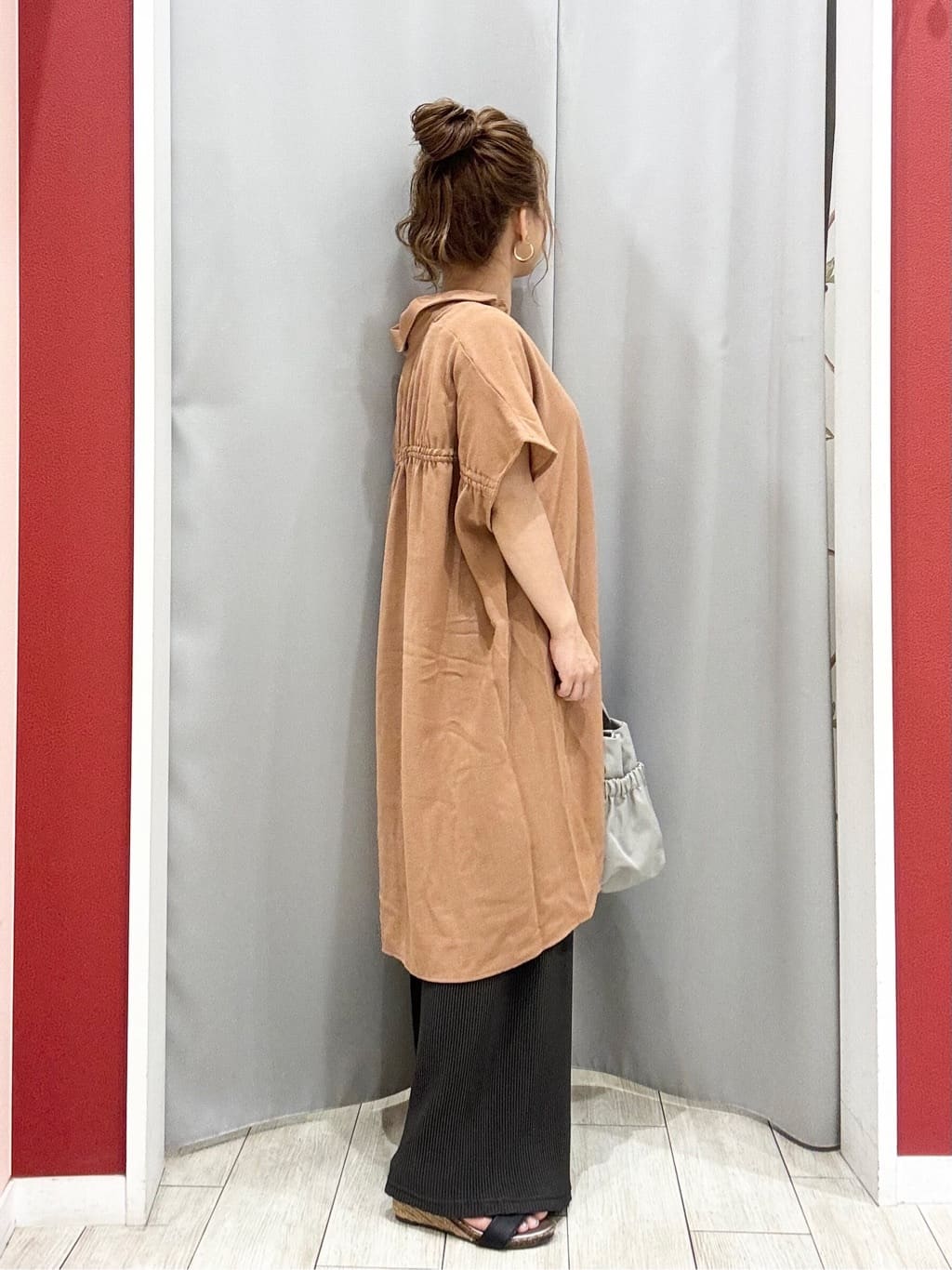 shioさんの「SHOO･LA･RUE｜【S-LL/体型カバー】さらりとしたタッチが心地よい バックギャザーブラウス」を使ったコーディネート