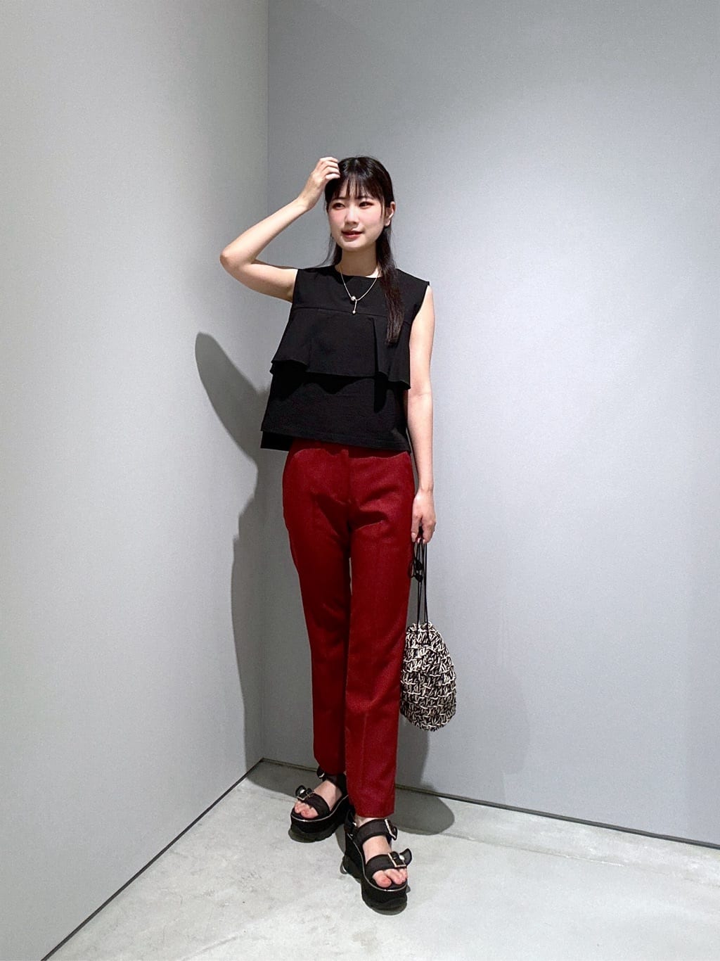 Renoさんの「INDIVI｜クロップドスリットパンツ」を使ったコーディネート