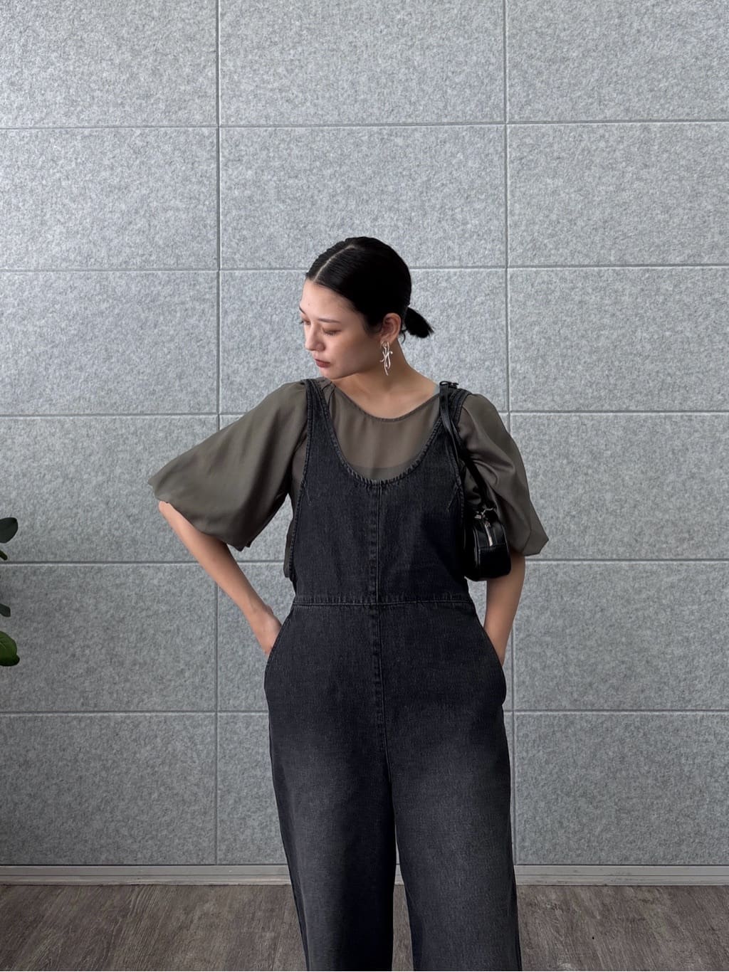 ayanoさんの「INDIVI｜ボリュームスリーブブラウス」を使ったコーディネート