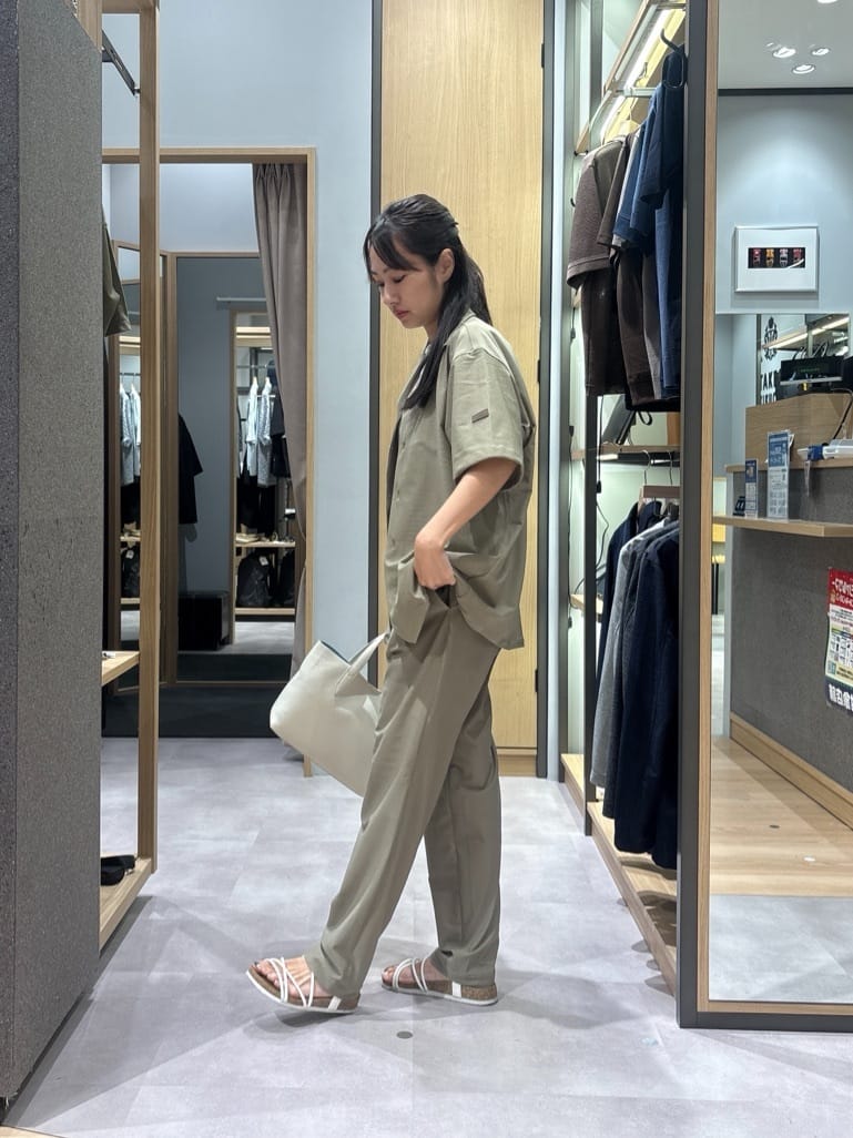 よぴさんの「TAKEO KIKUCHI｜【COOL CITY WEAR】エアートール オープンカラーシャツ /接触冷感・通気性」を使ったコーディネート