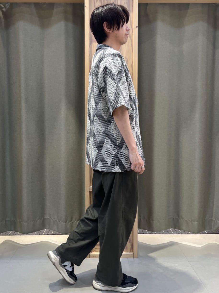 yoshiさんの「THE SHOP TK｜ダイヤ柄プリント半袖シャツ【洗濯機OK/オーバーサイズ】」を使ったコーディネート