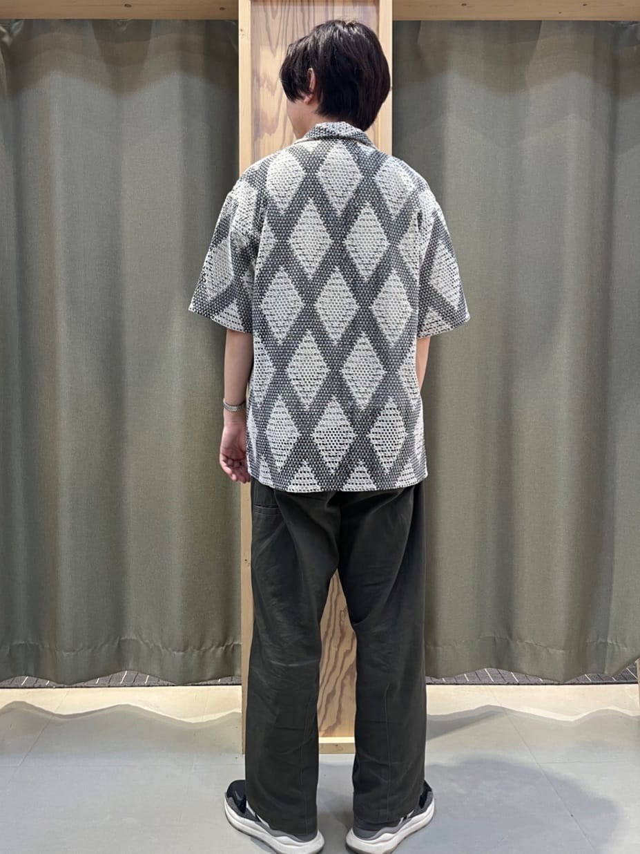 yoshiさんの「THE SHOP TK｜ダイヤ柄プリント半袖シャツ【洗濯機OK/オーバーサイズ】」を使ったコーディネート