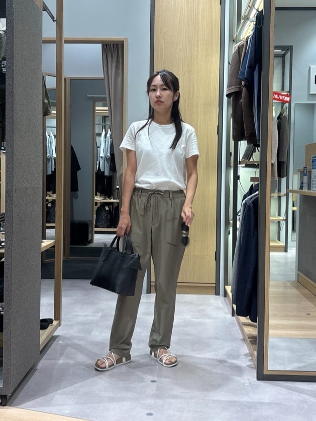 よぴさんの「TAKEO KIKUCHI｜【COOL CITY WEAR】エアートール パンツ /接触冷感・通気性」を使ったコーディネート