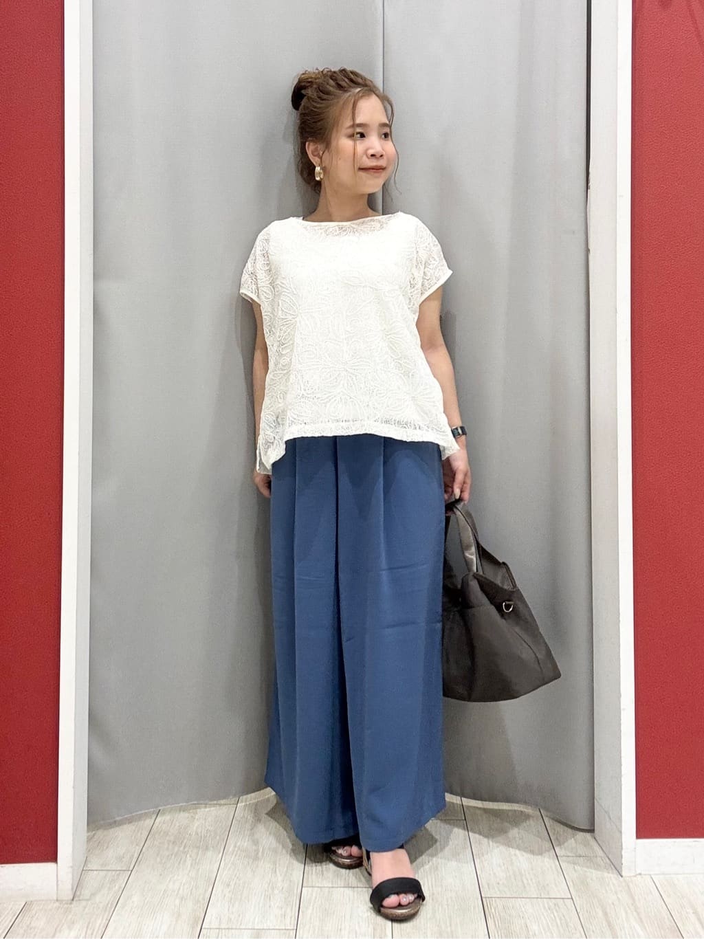 shioさんの「SHOO･LA･RUE｜【2点セット】刺繍レーストップス」を使ったコーディネート
