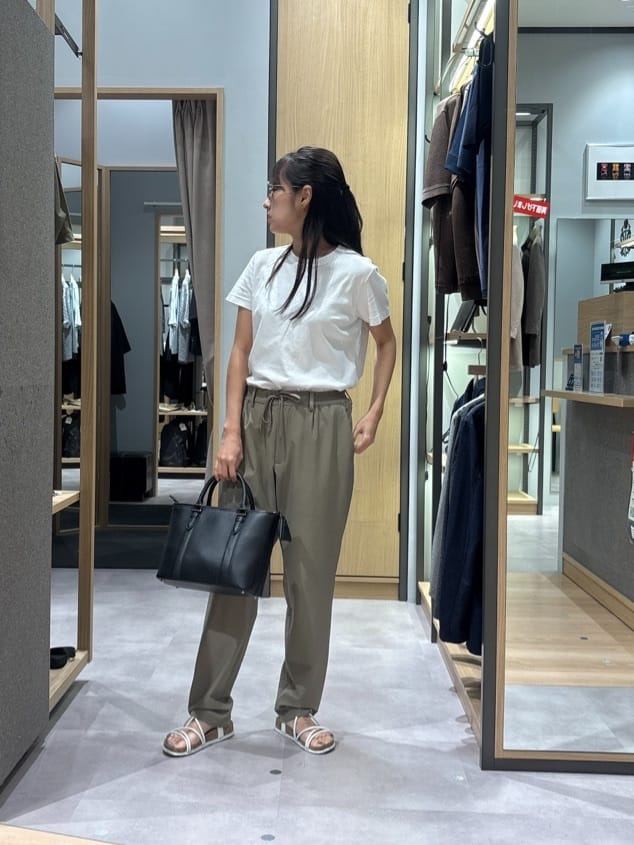 よぴさんの「TAKEO KIKUCHI｜【COOL CITY WEAR】エアートール パンツ /接触冷感・通気性」を使ったコーディネート