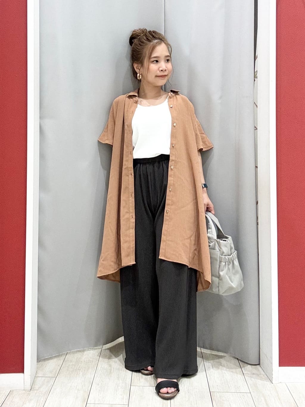 shioさんの「SHOO･LA･RUE｜【S-LL/体型カバー】さらりとしたタッチが心地よい バックギャザーブラウス」を使ったコーディネート