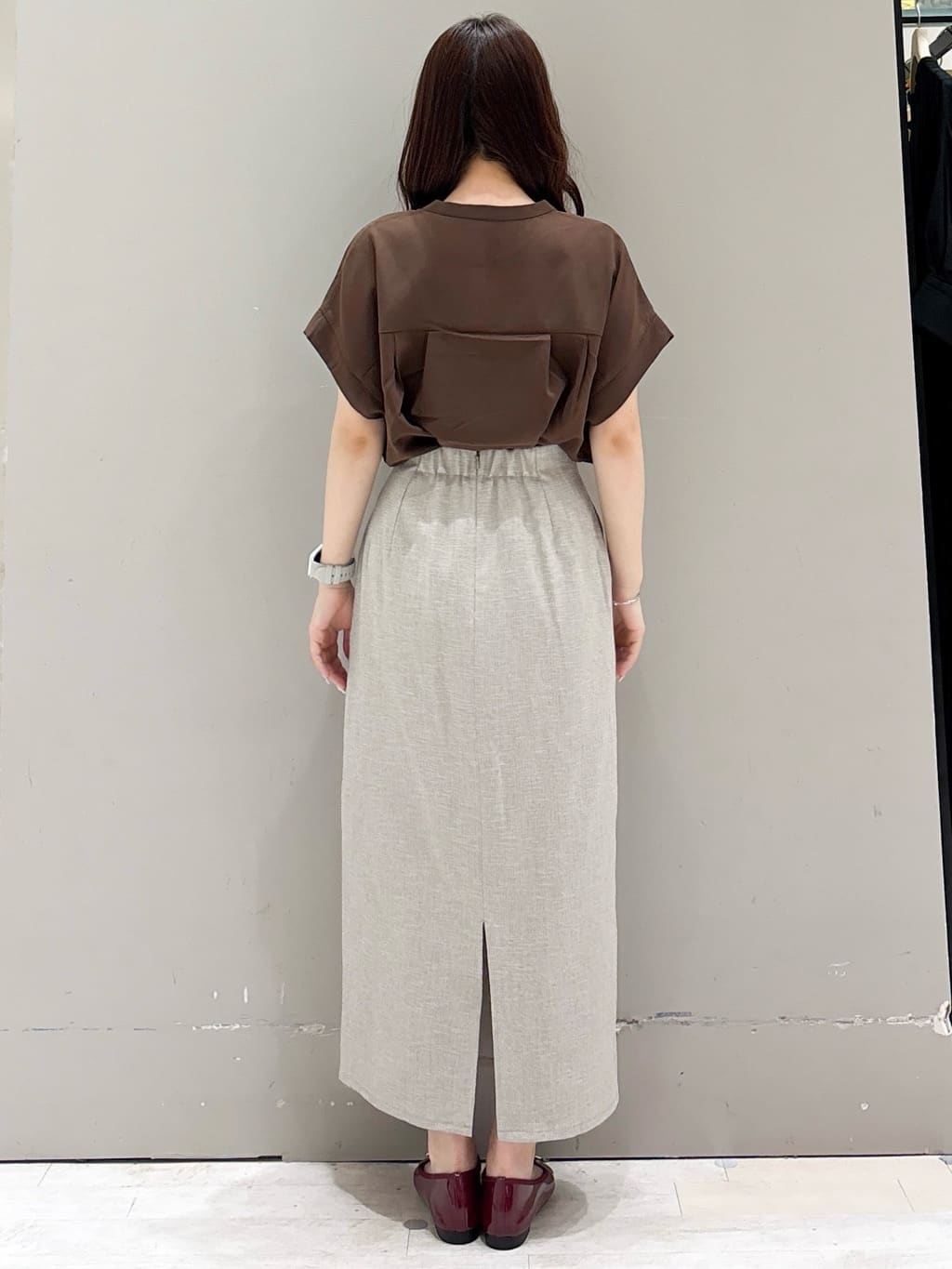 かほさんの「OPAQUE.CLIP｜《美人百花掲載》ストレッチリネンライクタイトスカート【洗濯機洗い可】」を使ったコーディネート