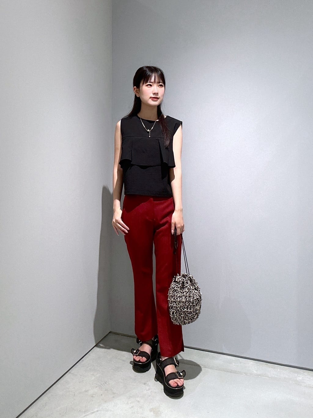 Renoさんの「INDIVI｜クロップドスリットパンツ」を使ったコーディネート