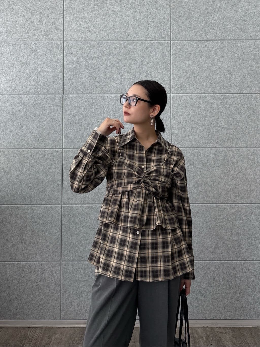 ayanoさんの「INDIVI｜オンブレチェックビスチェ」を使ったコーディネート
