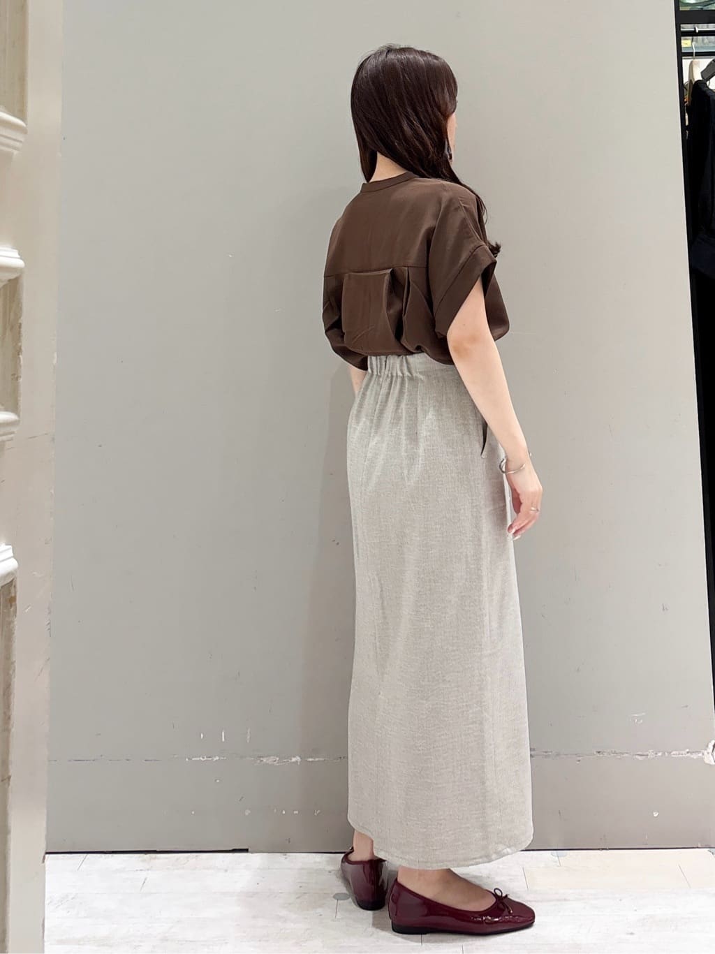 かほさんの「OPAQUE.CLIP｜《美人百花掲載》ストレッチリネンライクタイトスカート【洗濯機洗い可】」を使ったコーディネート