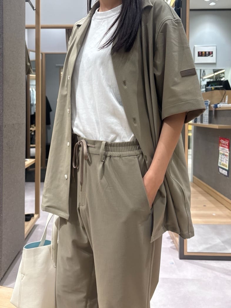 よぴさんの「TAKEO KIKUCHI｜【COOL CITY WEAR】エアートール オープンカラーシャツ /接触冷感・通気性」を使ったコーディネート
