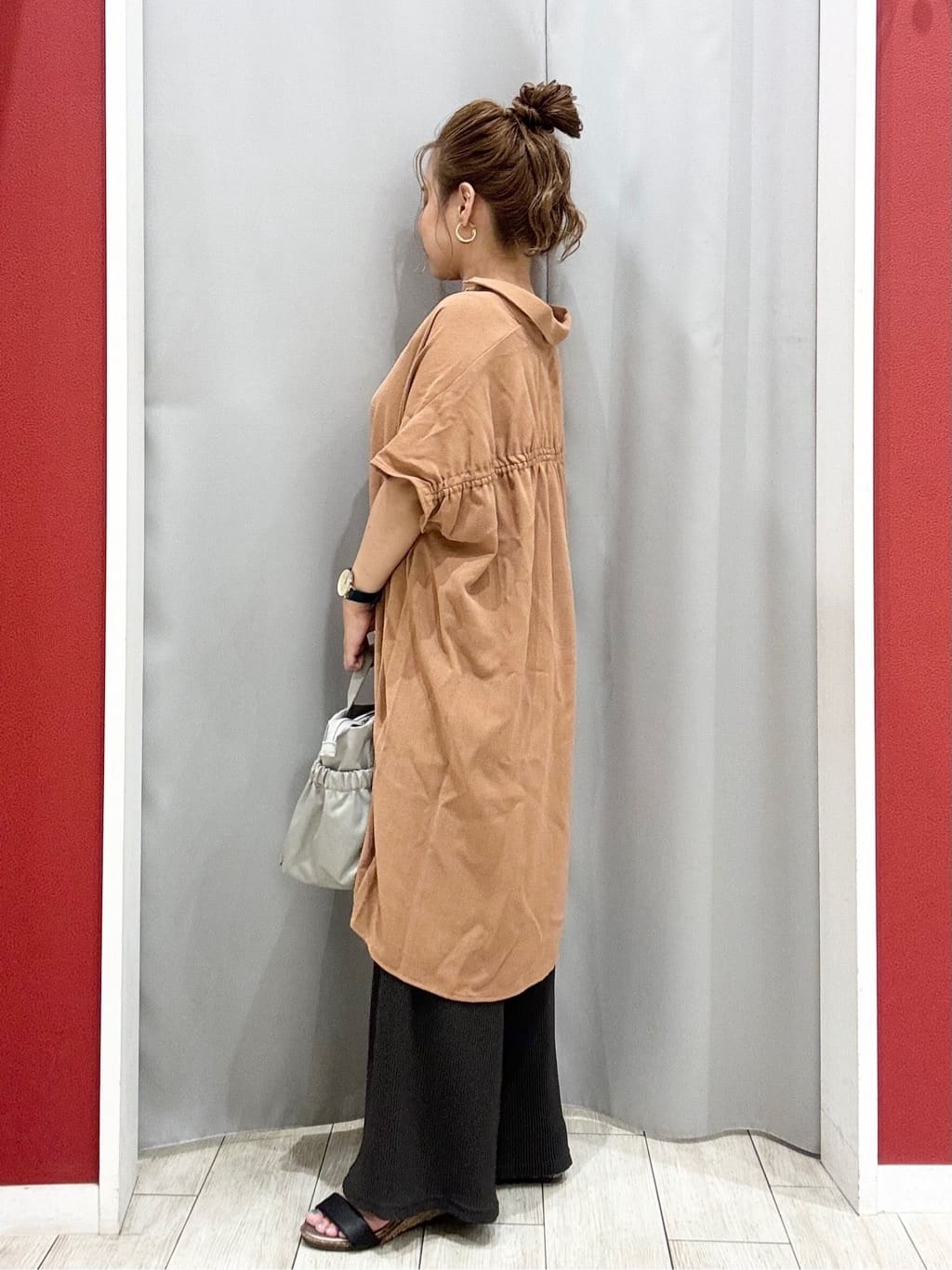 shioさんの「SHOO･LA･RUE｜【S-LL/体型カバー】さらりとしたタッチが心地よい バックギャザーブラウス」を使ったコーディネート
