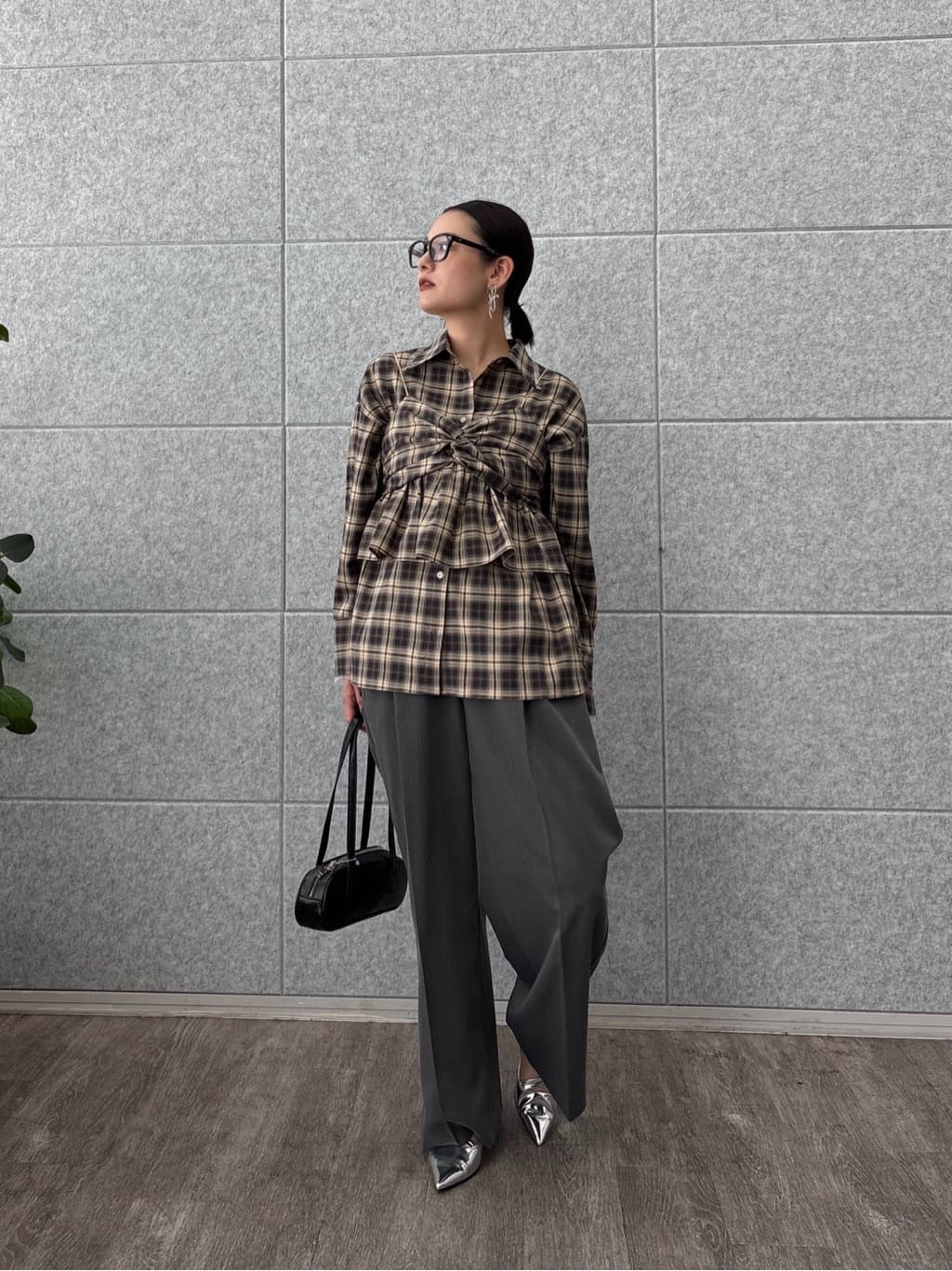 ayanoさんの「INDIVI｜オンブレチェックビスチェ」を使ったコーディネート