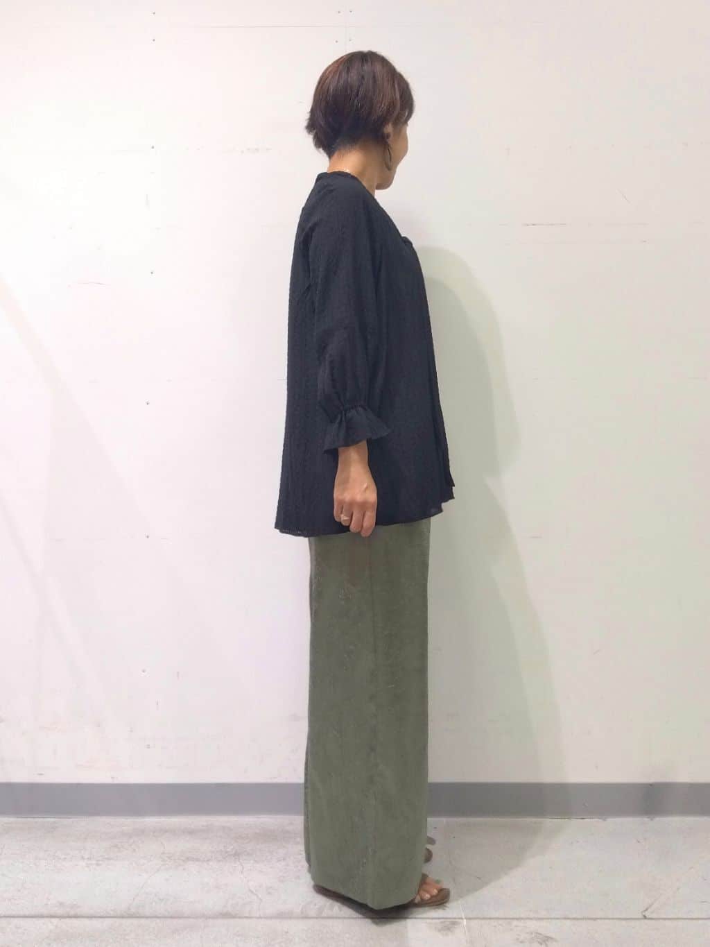 Kさんの「INDIVI｜【洗える／シャーリング素材】ボリューム袖エアリーブラウス」を使ったコーディネート