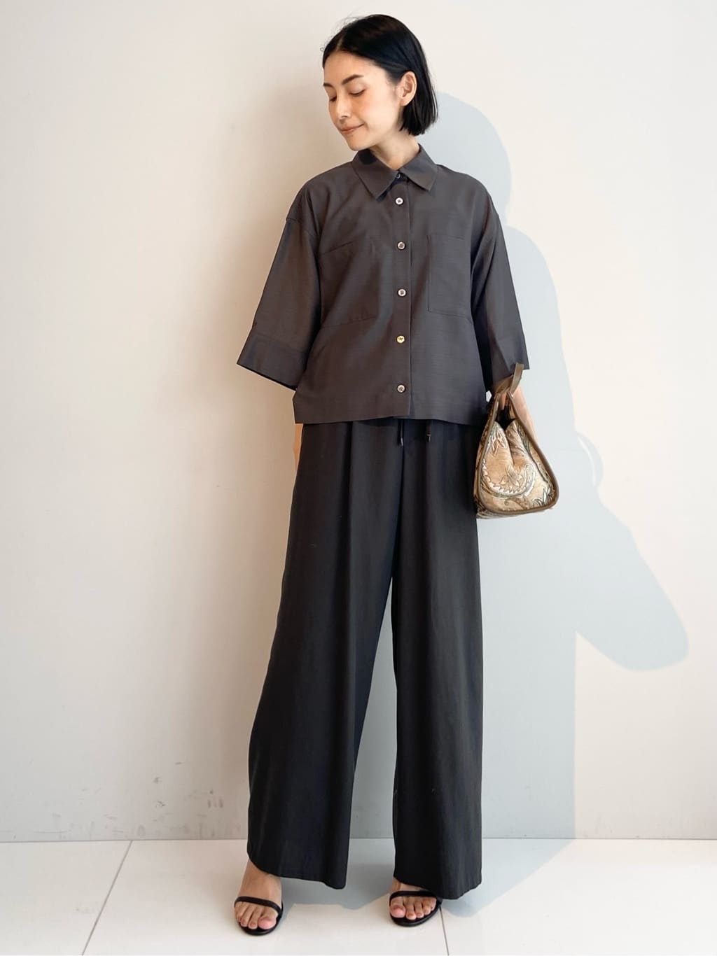 AYAさんの「UNTITLED｜【前開き/洗える】ショート丈シアーシャツ」を使ったコーディネート