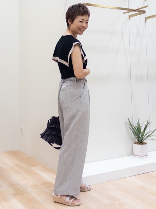 シュウコさんの「grove｜ロープベルトで差がつく 洗練リラックスパンツ」を使ったコーディネート