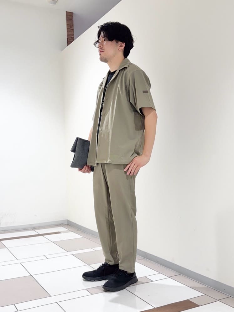及川さんの「TAKEO KIKUCHI｜【COOL CITY WEAR】エアートール オープンカラーシャツ /接触冷感・通気性」を使ったコーディネート