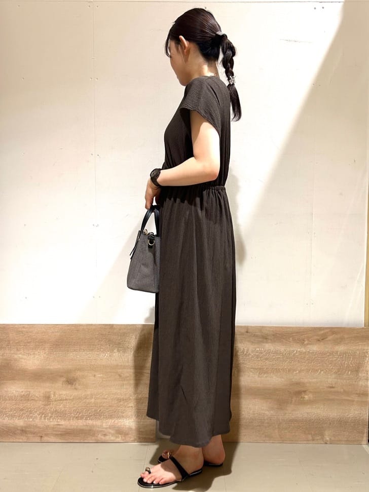 花さんの「SHOO･LA･RUE｜【前後2WAY】さらりと大人上品に 楊柳フレンチワンピース」を使ったコーディネート
