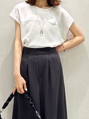Miwaさんの「UNTITLED｜◆【UVカット/接触冷感/きれいめ/ストレッチ性】サテンドッキングブラウス」を使ったコーディネート