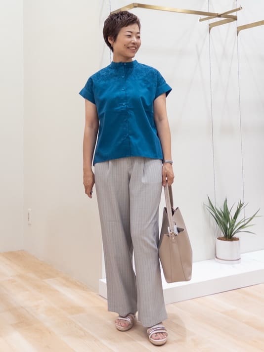 シュウコさんの「grove｜ロープベルトで差がつく 洗練リラックスパンツ」を使ったコーディネート
